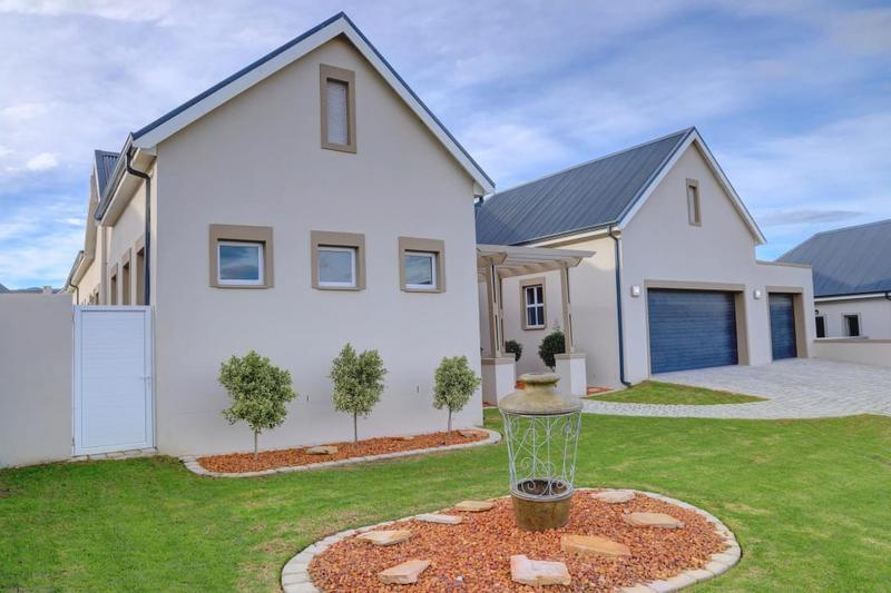 To Let 4 Bedroom Property for Rent in Kingswood Golf Estate Western Cape